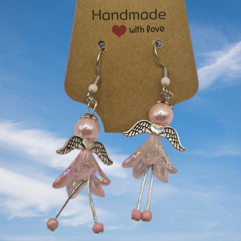 Blumen Engel Ohrringe – zierlich, schimmernd & einzigartig, Blumen Engel, zierlicher Schmuck, Geschenk für Sie Rosa
