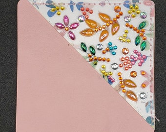 Marcador de esquina con flores, joyas y diamantes de imitación