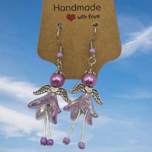 Blumen Engel Ohrringe – zierlich, schimmernd & einzigartig, Blumen Engel, zierlicher Schmuck, Geschenk für Sie Lila