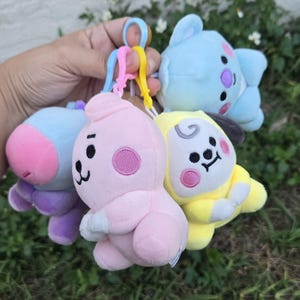 Peluche KPOP de biais, porte-clés kpop BT21, peluche coeur, épingle en émail, peluche kpop, porte-clés, boys band coréen, cadeau kpop, cadeau petite amie