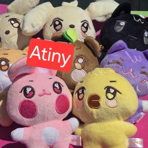 Porte-clés en peluche Atiny bias, peluche, Saint-Valentin, peluche coeur, épingle en émail, peluche kpop, porte-clés, garçon coréen, coffret cadeau kpop, cadeau petite amie