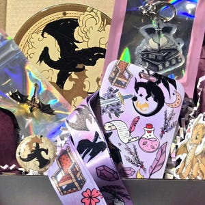 Cordón, llavero y pegatinas de dragón: Merchandising de libros