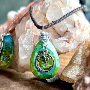 pendant necklace