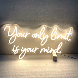 Insegna al neon "Il tuo unico limite è la tua mente", insegna con citazione ispiratrice per decorazioni da parete per palestra e ufficio, insegna da parete per palestra, decorazioni per ufficio, insegna al neon per palestra di casa