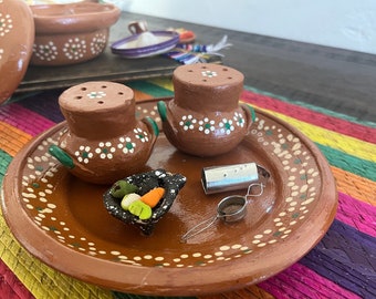 Mexican salt and pepper shakers with plate base, artisan salt and pepper shakers, Mexican salt and pepper shakers, salt and pepper