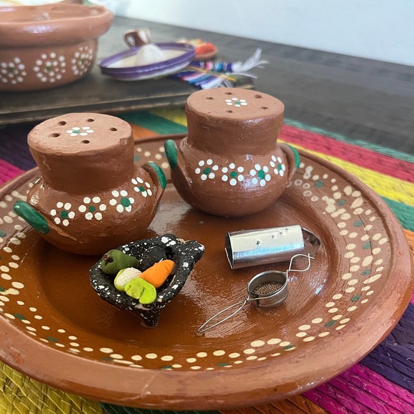 Mexican salt and pepper shakers with plate base, artisan salt and pepper shakers, Mexican salt and pepper shakers, salt and pepper