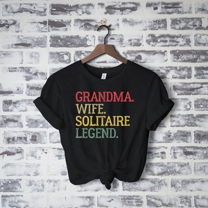 Divertente maglietta solitario, camicia da gioco di carte, regalo solitario per la nonna, regalo solitario per uomo donna, camicia da notte di gioco, regalo solitario