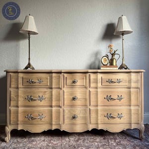 Light Natural Wooden Vintage French Provincial Dresser | Burnished Amber Hardware | 9 Drawer | Thomasville | Restored Furniture