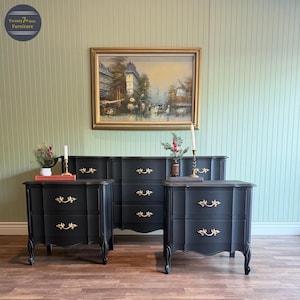 black and gold dresser and nightstand set Blake BLACK/GOLD King Bed With LAMPS, Dresser, Mirror, Completing the sophisticated look are gold trim bracket legs MOUMON Black and Gold Nightstand
