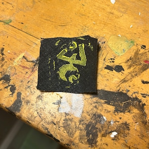 Parche de signo amarillo