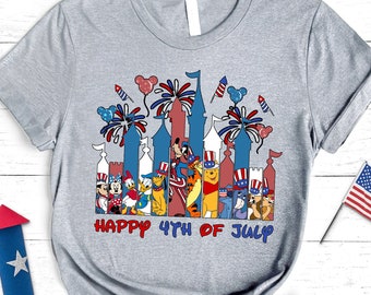 Koszulka unisex Disney Mickey and Friends Custom 4th Of July, koszulka Disney Independence Day, prezent dla rodziny WDW Magic Kingdom Disneyland Trip
