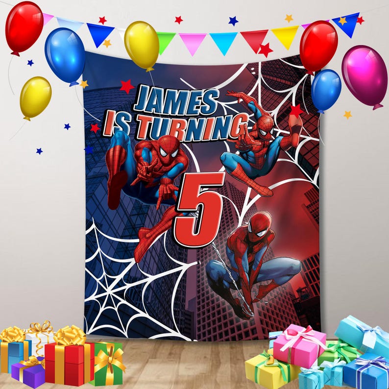 Peut inclure: Une banni&egrave;re d'anniversaire avec Spider-Man et le texte "JAMES IS TURNING 5". La banni&egrave;re a un arri&egrave;re-plan de paysage urbain avec un motif de toile d'araign&eacute;e. Des ballons et des bo&icirc;tes cadeaux sont &eacute;galement pr&eacute;sents.