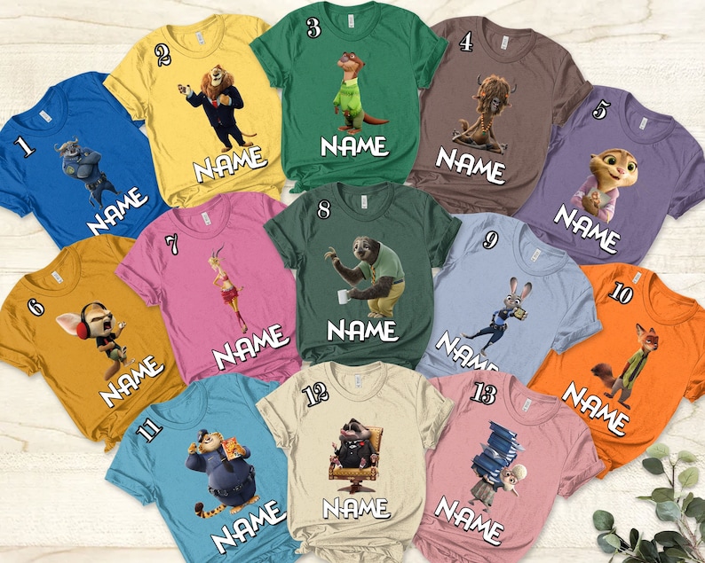 Puede incluir: Doce camisetas diferentes con personajes de la pel&iacute;cula animada Zootopia. Cada camiseta tiene un personaje diferente y el texto "NAME" impreso en la parte delantera.