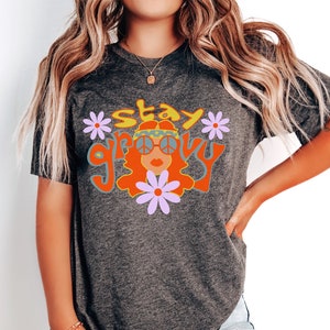 Camiseta Stay Groovy, camisetas com sinal de paz, camisa hippie, Boho Hippie Vibes, anos 70, 1970, 60, 1960, camiseta bacana, paz, amor, camiseta gráfica hippie