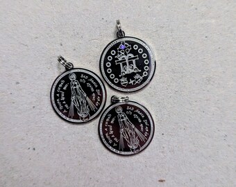 Pack of 3 Miraculous Medals in Irish Gaelic