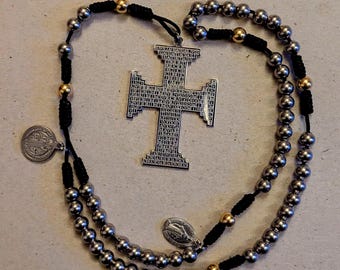 Rosario de paracord de Santo Tomás de Aquino 95, con cuentas de acero y latón y una cruz histórica única / hecho a mano en Inglaterra / católico romano / regalo