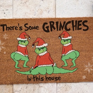 Christmas doormat, Funny Christmas Doormat, Funny Grinch door mat, Vintage Grinch doormat, Theres some grinches in this house,