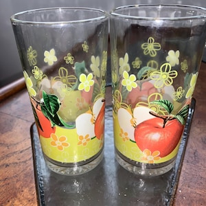 Retro 70s MCM Flower Power Apple Juice Glasses Set of 2