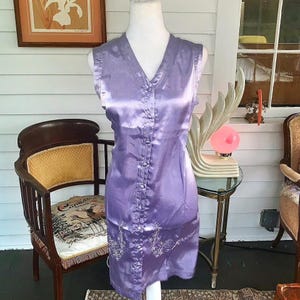 Camisón vintage de los años 90 con botones en color lavanda, talla mediana