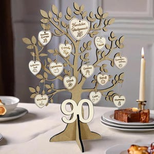 Lebensbaum 90. Geburtstag mit 17 gravierten Wünsche-Herzchen, Holzkarte - Geschenk u. Deko für Mann & Frau, Mama, Papa, Oma und Opa