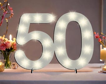 Chiffre lumineux 50e anniversaire XXL, cadeau et décoration à décorer, à poser ou à suspendre, en bois blanc avec guirlande lumineuse LED, 3 tailles.