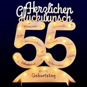55e verjaardag cadeaustandaard nummerdecoratie XXL nummer 55 met LED-lichtketting van hout met gravure van de mooiste wensen + standaard