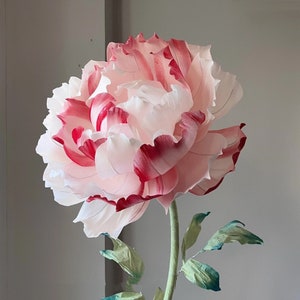 Fiori giganti sbocciano splendidi, perfetti per eventi, compleanni, matrimoni, sfondo aziendale 23PGF34