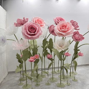 Fiori giganti sbocciano splendidi, perfetti per eventi, compleanni, matrimoni, sfondo aziendale 23PGF19