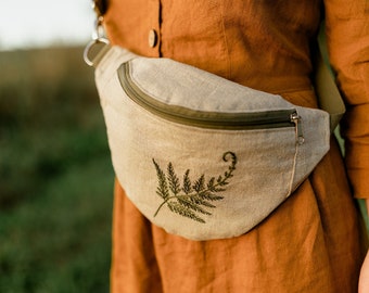 Fern Natural Belly Bag, Hand Geborduurd Boslinnen Heuptasje, Festival heuptasje, Kleine Crossbody, natuurlijk minimalistisch heuptasje