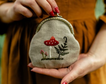 Hand embroidered linen purse, small handbag with toadstool fern shrooms motifs, upcycling vintage clutch bag, witch natural wallet