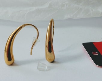 Gold drop earrings, minimalist  medium length 22mm,