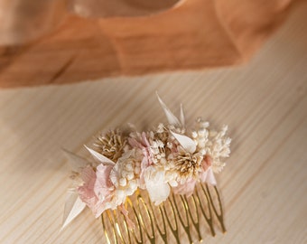 Small handmade Nanor comb made of dried and preserved flowers