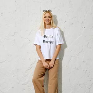 T-shirt surdimensionné unisexe Bonita Energy, t-shirts spanglish, t-shirt LatinX, chemises aux couleurs confort, t-shirt Bonita, chemise espagnole drôle, latina espagnole