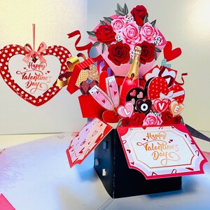 Cestas de regalo románticas para el día de San Valentín. Tarjetas de felicitación emergentes en 3D hechas a mano. Tarjetas pop-up de origami. COMPRAR en línea https://origamipopcards.com/