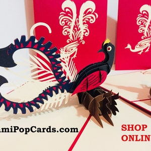 Cartão de felicitações pop-up 3D com pássaro-lira vermelho metálico, pássaro nativo australiano - Criado por Origami Pop Cards - OrigamiPopCards.com Feito à mão com amor