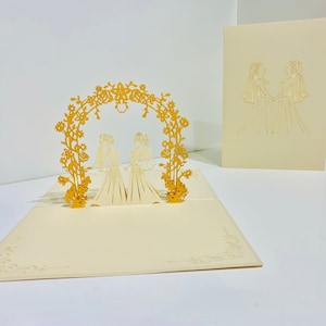 Cartão Pop-up de Casamento Metálico "Casal Feminino" - Criado por Origami Pop Cards - Feito à mão com amor - Sydney, Austrália. OrigamiPopCards.com