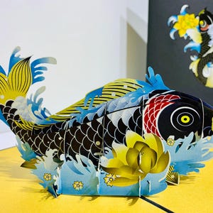 Schwarze Koi japanische Fisch Karte - erstellt von Origami Pop Cards - 3D magische Papier Pop Up Karten - Sydney Australia. https://www.origamipopcards.com