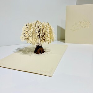 Árvore de cerejeira branca brilhante - Criada por Origami Pop Cards, Austrália - Cartões pop-up de papel 3D com amor - OrigamiPopCards.com