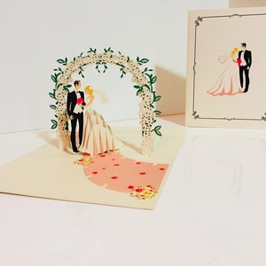 Estilo ocidental - Cartão de felicitações pop-up 3D clássico de casamento em marfim metálico sob pérgola de rosas brancas - Feito à mão com amor - OrigamiPopCards.com