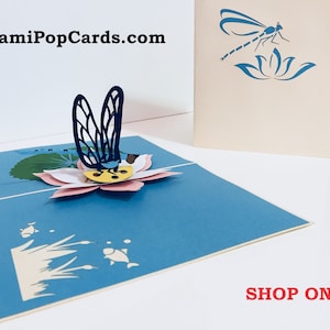Cartão pop-up de saudação com libélula pousando em um lótus, feliz aniversário, feito à mão com amor, obrigado, cartões pop de origami https://origamipopcards.com/