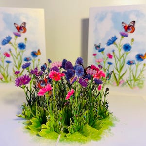 Jardim de centáureas com borboletas Cartão de felicitações pop-up Feliz aniversário Cartões pop de origami feitos à mão Compre online https://origamipopcards.com/