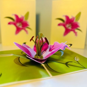 Um lírio gigante rosa choque - perfeito para o Dia das Mães ou para um bilhete de agradecimento da Origami Pop Cards - Loja de cartões comemorativos pop-up