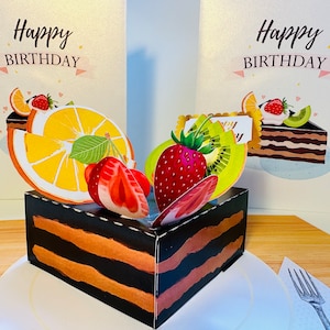 Bolo de chocolate com frutas frescas misturadas - Cartões de origami pop-up 3D - Compre online https://origamipopcards.com/