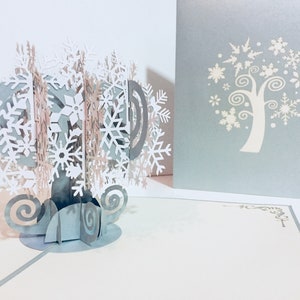 Cartões comemorativos pop-up metálicos deslumbrantes em forma de floco de neve em branco e cinza prateado 3D - Criado por Origami Pop Cards Love - OrigamiPopCards.com