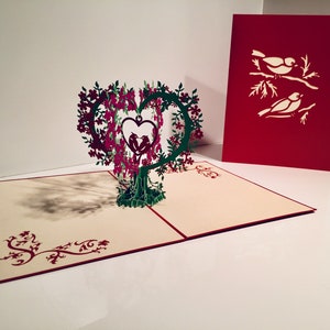 Lila & Roter Lovebird - Baum der Liebe Herz Karte - Erstellt von Origami Pop 3D Papier Pop Up Karten - OrigamiPopCards.com Hand Made with Love