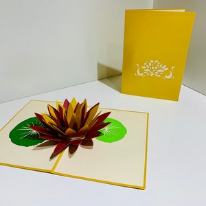 Cartão de felicitações pop-up metálico em tons de lótus dourado e vermelho - Criado por Origami Pop Cards com amor Online https://origamipopcards.com/