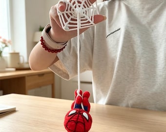 Boneco Homem-Aranha de Crochê Criativo, Pingente com Acabamento em Fio Tricotado, Presente Ideal para Crianças