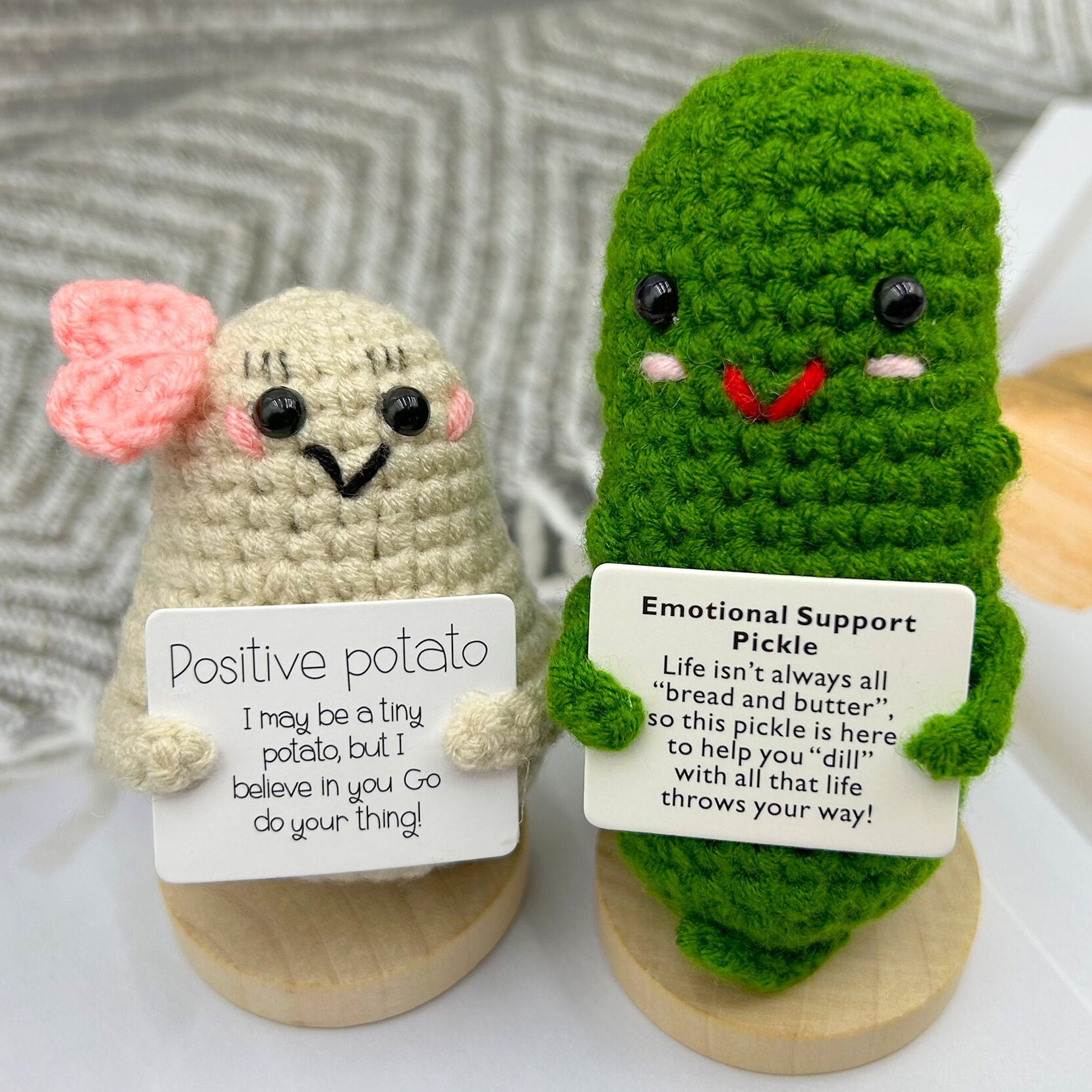 Cornichon de soutien émotionnel, mini poupée de cornichon tricotée avec  carte positive, cadeaux de bonne chance, cadeaux positifs amusants, mignon