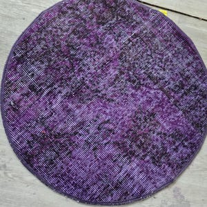 2.6 x 2.6 feet dyed round rug