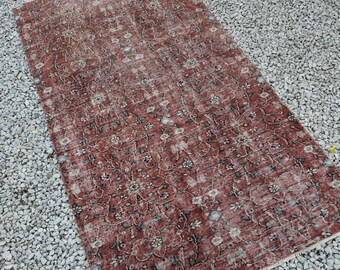 Handwoven Red Turkish Rug: Vintage Bohemian Decor (3.9 x 6.11 ft)